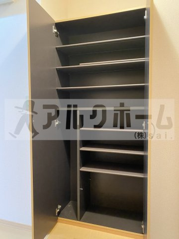 メゾンカムスの玄関