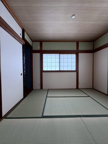 門真市五月田町の和室|約5.2帖の和室は仏間と押入付きです。