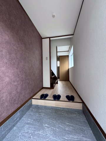 門真市五月田町の玄関|玄関にはお好みのシューズボックスを置いていただけます。