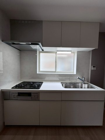 門真市五月田町のキッチン|壁付けキッチンでお料理にも集中できそうです。