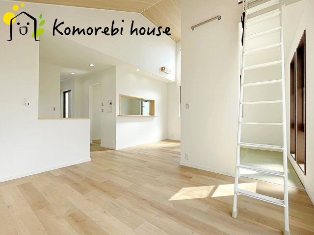 さいたま市北区別所町　中古戸建の居間・リビング|ゆったりとした居間です