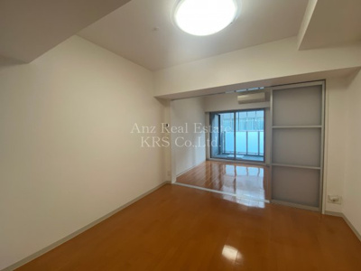 【居間・リビング】 | アーバネックス心斎橋 | 寝室との間切を開けると広々約13帖あります！