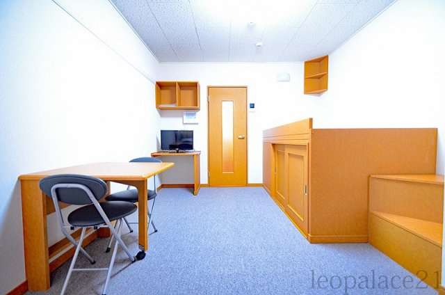 レオパレスSAKURAの居間・リビング|画像3