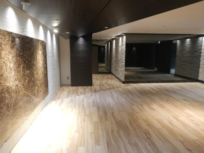 【ロビー】 | S-RESIDENCE都島 | 広いロビーも落ち着いた雰囲気です