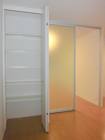 Ｗａｌｃｏｔｔｓ　ウォルコッツの内装|★リビングにある収納棚★