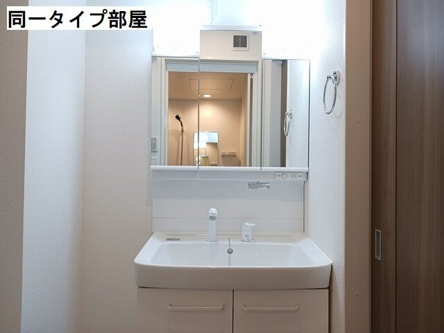 ディーテラス　Ⅱの洗面所|スペースが確保できる洗面所です