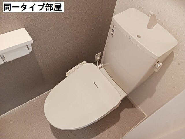 ディーテラス　Ⅱのトイレ|ゆったりとした空間のトイレです