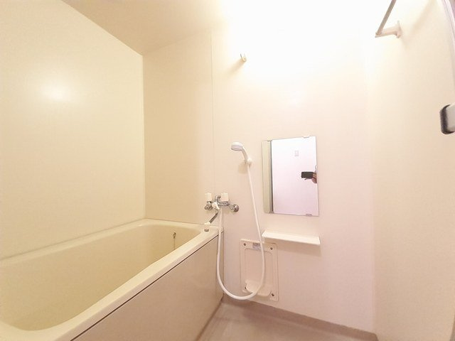 プラージュⅠの浴室|お風呂で日々の疲れを落としましょう