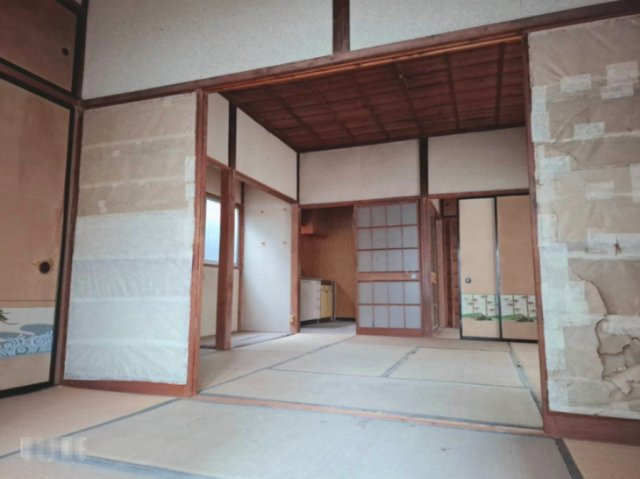 売中古戸建　静岡市清水区上清水町の和室|間仕切りを開放して子供の遊び場にしたり、間仕切りをして来客時の客間にしたり多目的にお使いいただけます