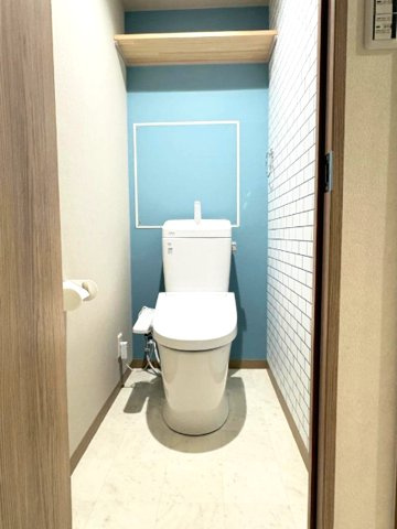 コンドミニアム甲東園のトイレ|今では当たり前のウォシュレット付き。便座を温める機能もついています