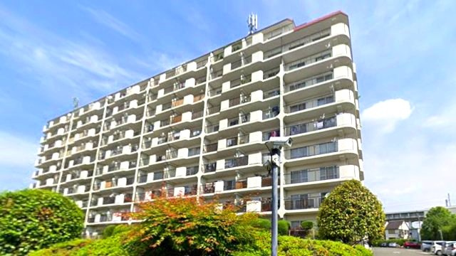 コンドミニアム甲東園の外観|通勤にも外出にもアクセス良好。家族でおでかけすることも増えそうですね。
