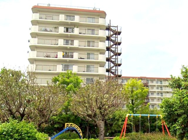 コンドミニアム甲東園の外観|豊かな自然が身近に感じられるおうちです。

