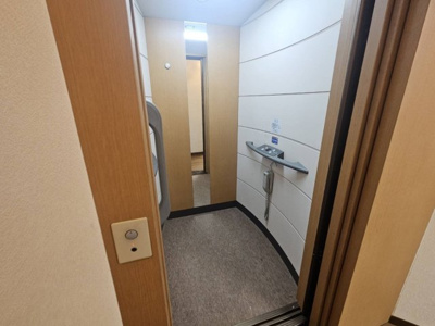 【設備】 | 西宮市神園町　中古戸建 | ホームエレベーター付きのため、お買い物の荷物を２階のリビングまで運ぶときに便利