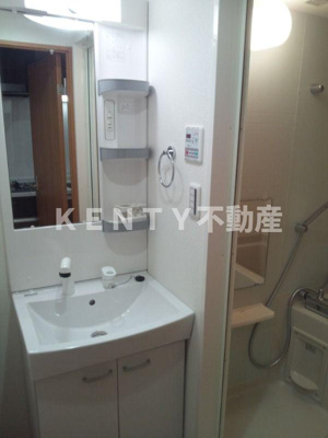 【洗面所】 | プレシャスガーデン鵜の木 | スペースが確保できる洗面所です