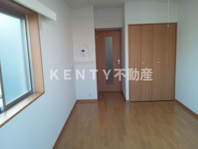 【寝室】 | プレシャスガーデン鵜の木 | 広くて明るい寝室