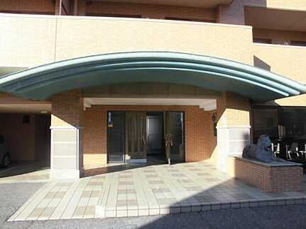 ライオンズマンション楽々園第2のエントランス|楽々園電停まで徒歩2分！交通アクセス良好な立地☆