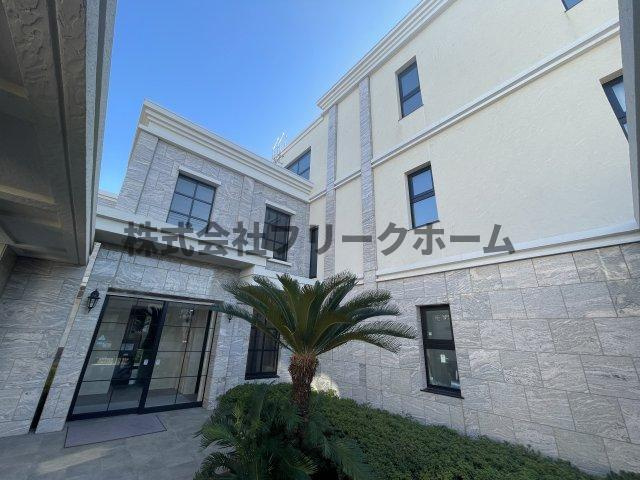 武蔵野市吉祥寺南町３丁目の賃貸マンションのエントランス