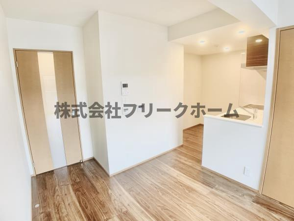 武蔵野市吉祥寺南町３丁目の賃貸マンションの居間・リビング