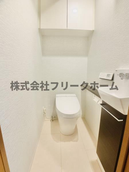 武蔵野市吉祥寺南町３丁目の賃貸マンションのトイレ