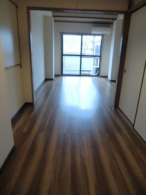 山中ビルの寝室