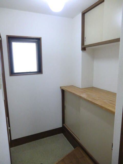 山中ビルの玄関