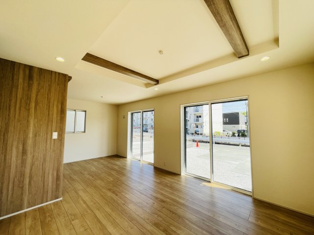 【居間・リビング】 | 熊谷市赤城町1丁目　ブルーミングガーデン　新築戸建　全2棟　1号棟 | 1号棟