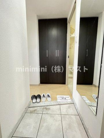 インボイス難波南レジデンスの玄関