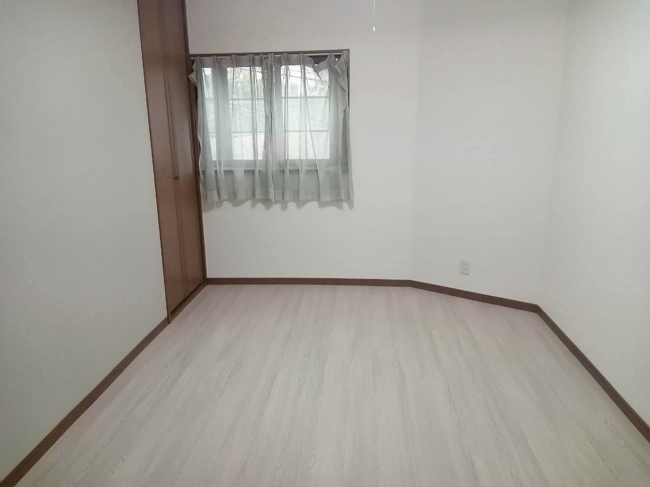 柏原市旭ヶ丘４丁目の洋室