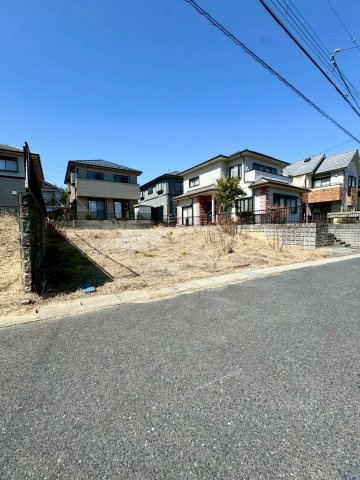 栗東市下戸山　建築条件無し売土地の前面道路含む現地写真|閑静な住宅地でのびのびと生活ができます。