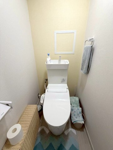 桂川ハイツ1号館のトイレ|年間を通して快適に使用できる温水洗浄機能付きのトイレです。