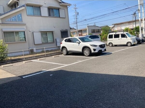 メイプルコート　　 刈谷市近郊の賃貸はクラスホーム刈谷店の駐車場