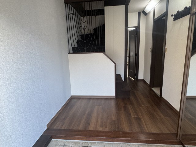 泉南市樽井４丁目　中古戸建の玄関