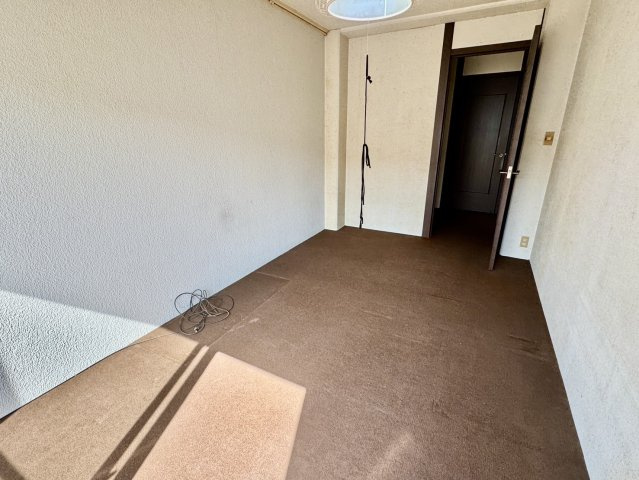 泉南市樽井４丁目中古戸建の洋室|昭和60年築ですが、ミサワホーム施工でしっかりとした造りが魅力。価格を抑えつつ安心してお住まいいただけます。