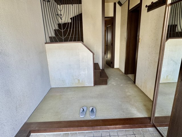 泉南市樽井４丁目中古戸建の玄関|この価格帯でメーカー施工はなかなかないので、よかったら一度見に行きませんか？