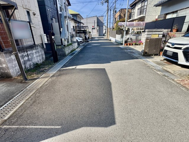 泉南市樽井４丁目中古戸建の前面道路含む現地写真