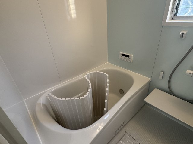 泉南市樽井４丁目　中古戸建の浴室|UB入れ替え済。給湯器入れ替え済
