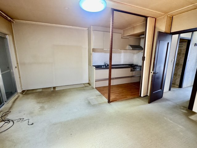 泉南市樽井４丁目中古戸建の居間・リビング|落ち着いた住環境で、ゆとりある暮らしを実現できます。