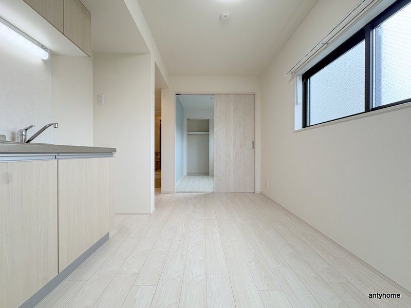 ハーモニーテラス港晴　仲介手数料無料の居間・リビング