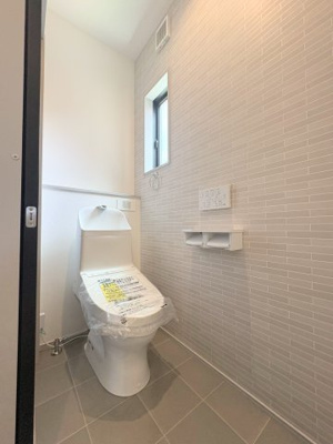 【トイレ】 | 建物完成！ご案内可能です＼緑に包まれたのんびり暮らしが叶う／タマタウン那珂川山田1号地 | 二階トイレ