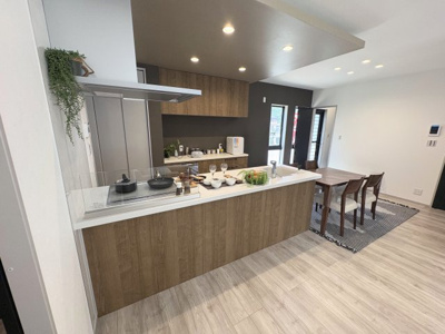 【居間・リビング】 | 建物完成！ご案内可能です＼緑に包まれたのんびり暮らしが叶う／タマタウン那珂川山田1号地