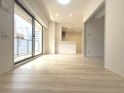 【居間・リビング】 | ParkHills安堂寺町 | ゆったりとしたリビングです