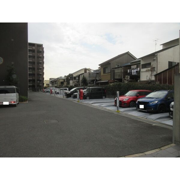 シャリエ長岡京の駐車場