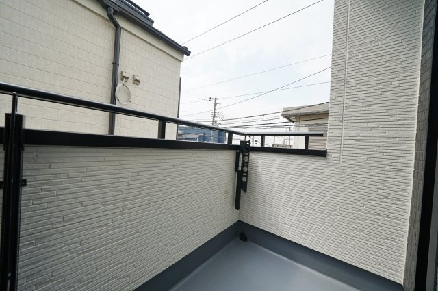 【横浜市西区東久保町26-16全3棟新築戸建て】★仲介手数料無料★（富士見台小学校・岩井原中学校）のバルコニー