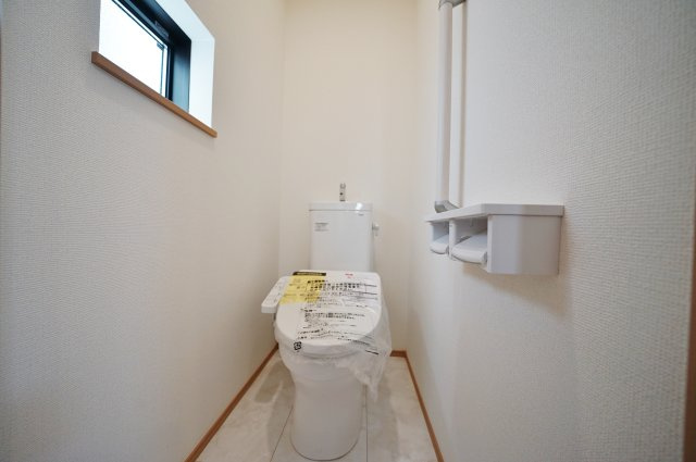 【横浜市西区東久保町26-16全3棟新築戸建て】★仲介手数料無料★（富士見台小学校・岩井原中学校）のトイレ