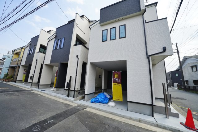 【横浜市西区東久保町26-16全3棟新築戸建て】★仲介手数料無料★（富士見台小学校・岩井原中学校）