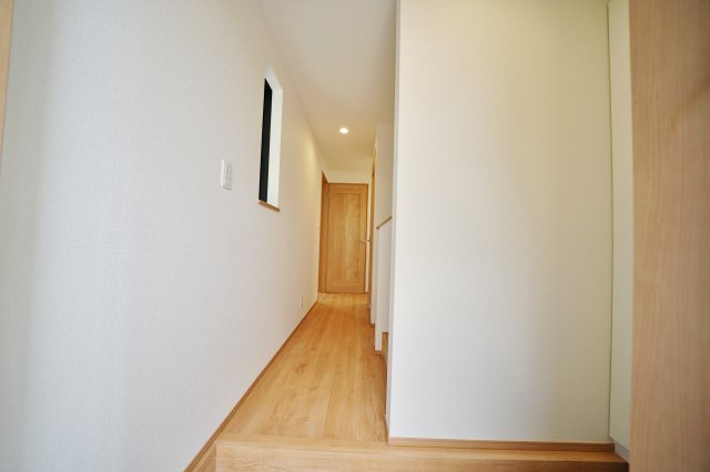 【横浜市西区東久保町26-16全3棟新築戸建て】★仲介手数料無料★（富士見台小学校・岩井原中学校）の玄関