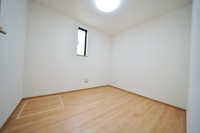 【横浜市西区東久保町26-16全3棟新築戸建て】★仲介手数料無料★（富士見台小学校・岩井原中学校）の洋室