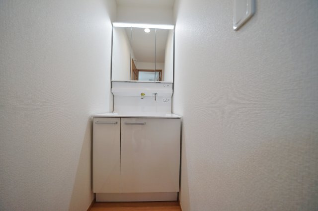 【横浜市西区東久保町26-16全3棟新築戸建て】★仲介手数料無料★（富士見台小学校・岩井原中学校）の独立洗面台