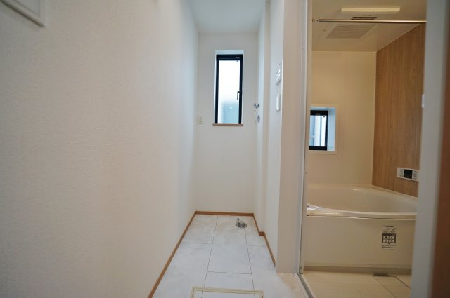 【横浜市西区東久保町26-16全3棟新築戸建て】★仲介手数料無料★（富士見台小学校・岩井原中学校）の独立洗面台