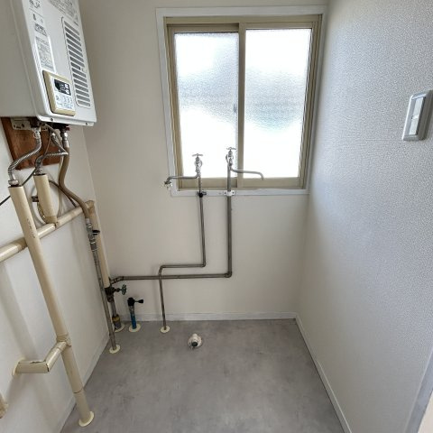 登別市千歳町4丁目5-22戸建の洗面所|ゆったりとスペースのある洗面所